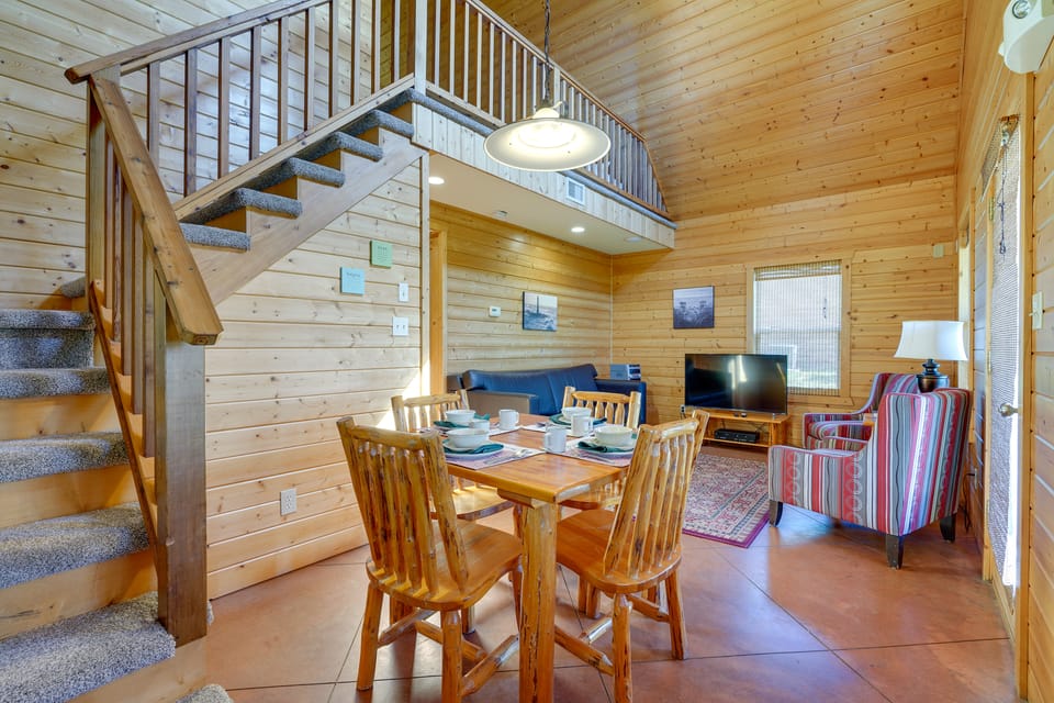 Cozy Columbia Cabin w/ Shared Lake Dock! House in Missouri