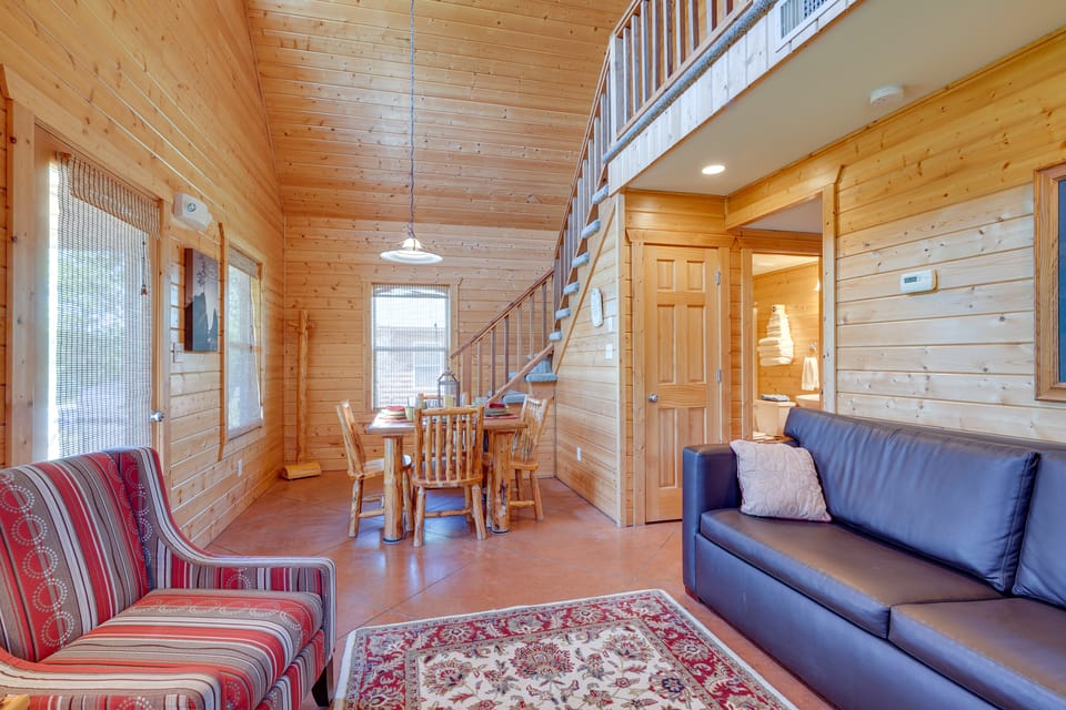 Lakefront Columbia Cabin w/ Porch & Shared Dock House in Missouri