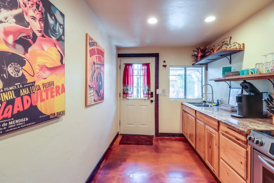 Tucson Casita w/ Shared Swim Spa, Close to Hiking! Cottage in Catalina Foothills