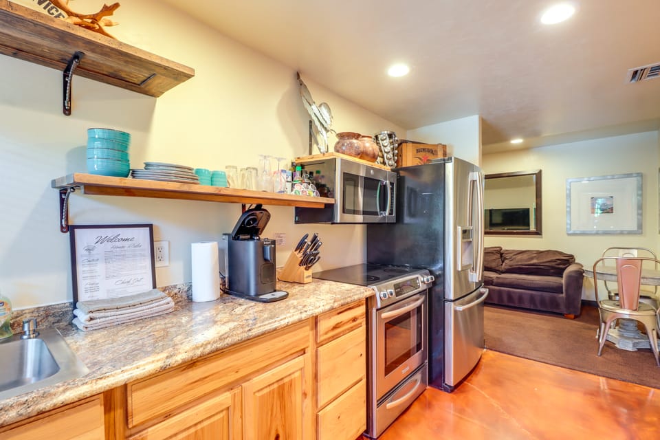 Tucson Casita w/ Shared Swim Spa, Close to Hiking! Cottage in Catalina Foothills