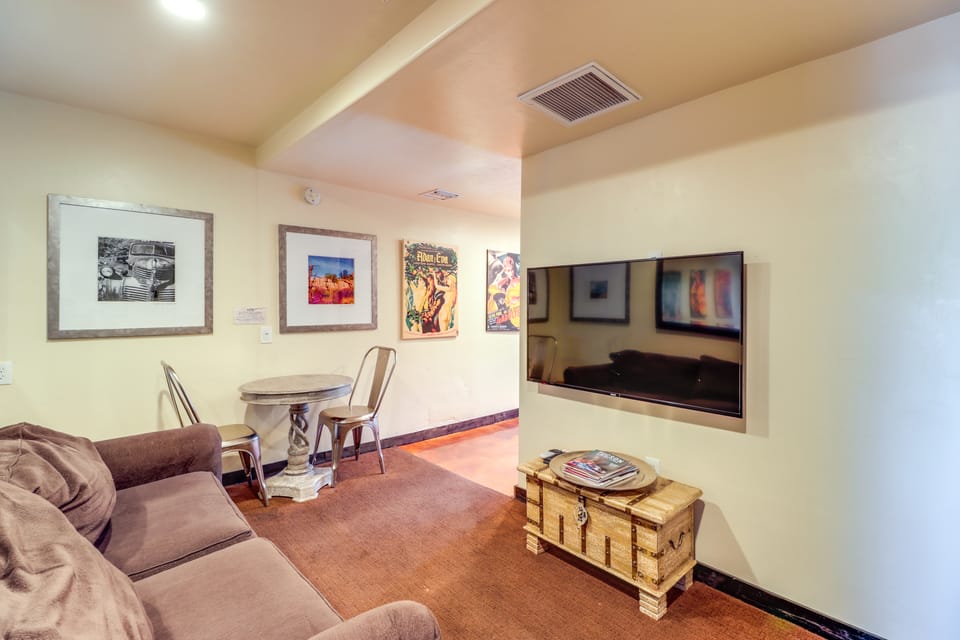 Tucson Casita w/ Shared Swim Spa, Close to Hiking! Cottage in Catalina Foothills