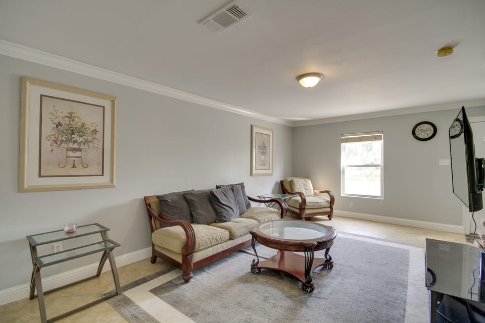 Gulfport Condo w/ Private Balcony - Walk to Beach! Apartment in Gulfport