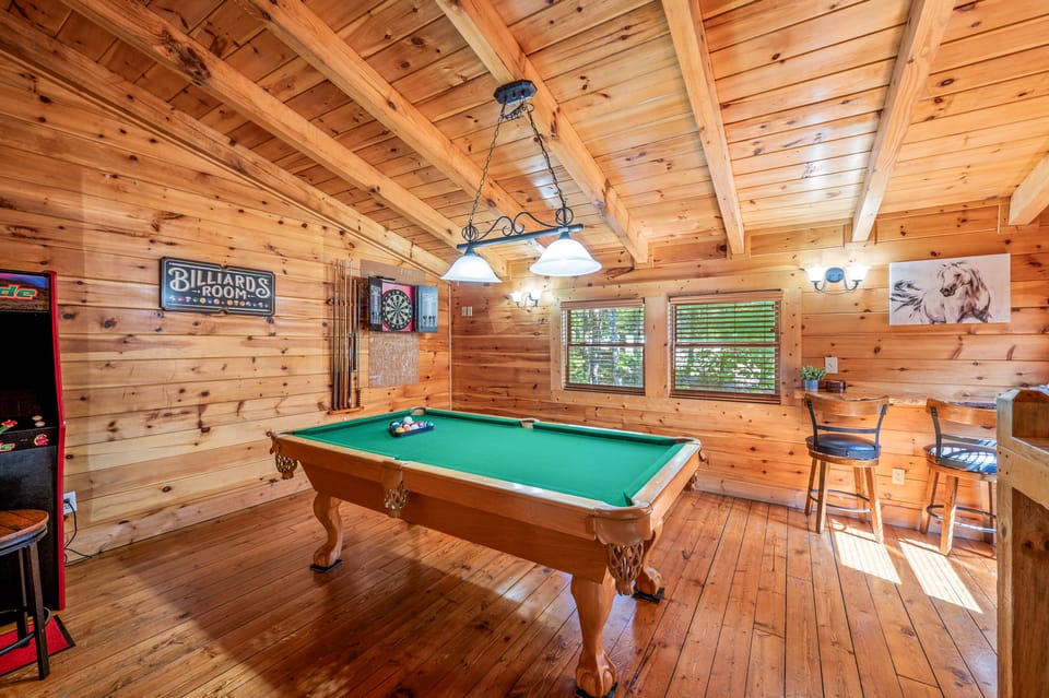 Sevierville Cabin w/ Deck: Minutes to Pigeon Forge House in Pigeon Forge