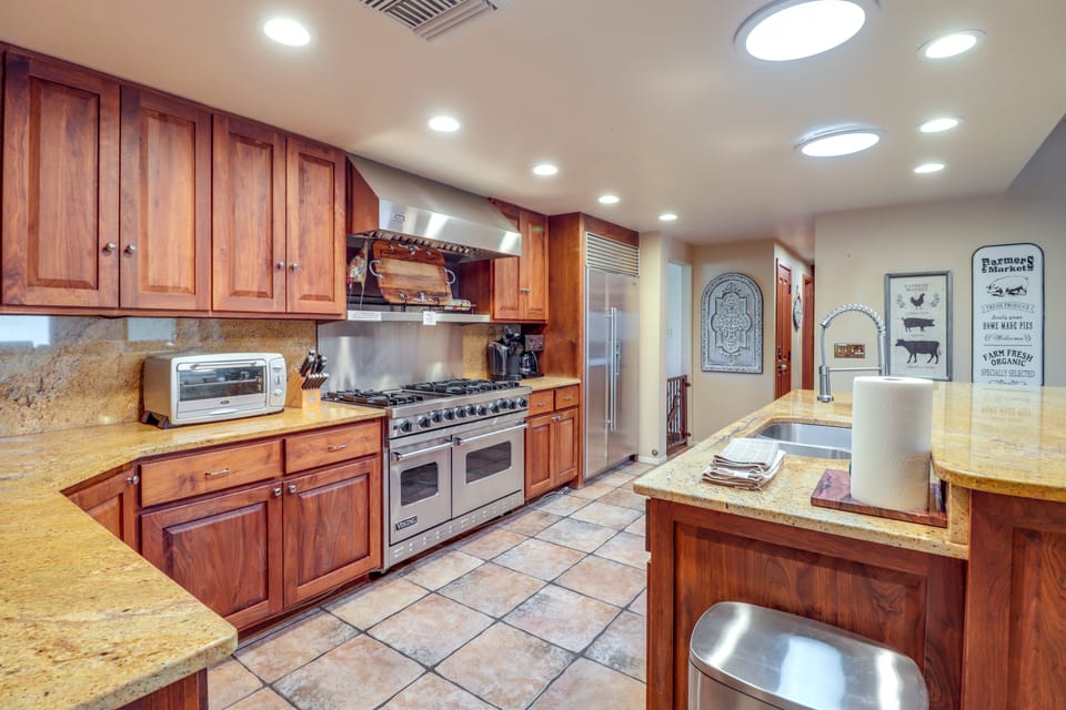 Swim Spa Access & Outdoor Kitchen! Tucson Home House in Catalina Foothills