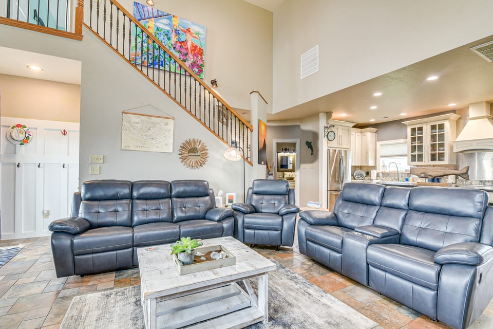 Steps from Gulf: Freeport Home w/ Water Views House in Alvin