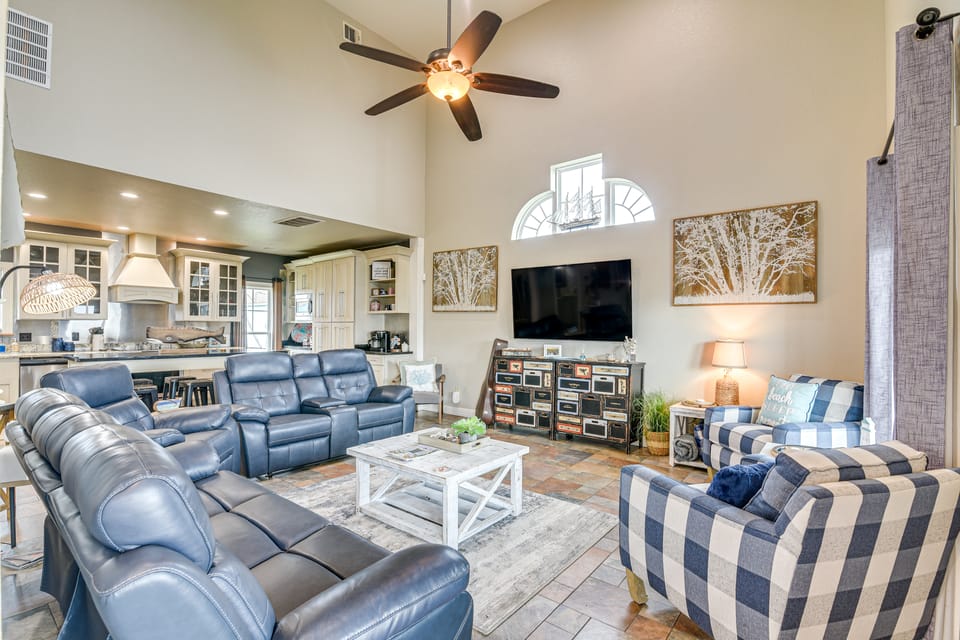 Steps from Gulf: Freeport Home w/ Water Views House in Alvin