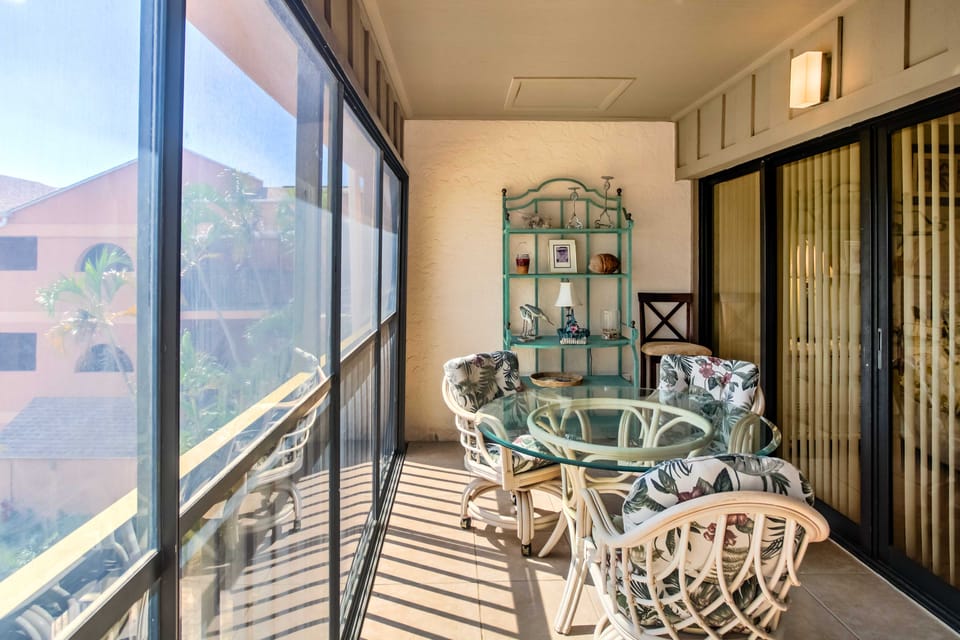 Resort-Style Condo w/ Pool: 19 Miles to Fort Myers Apartment in Burnt Store Marina