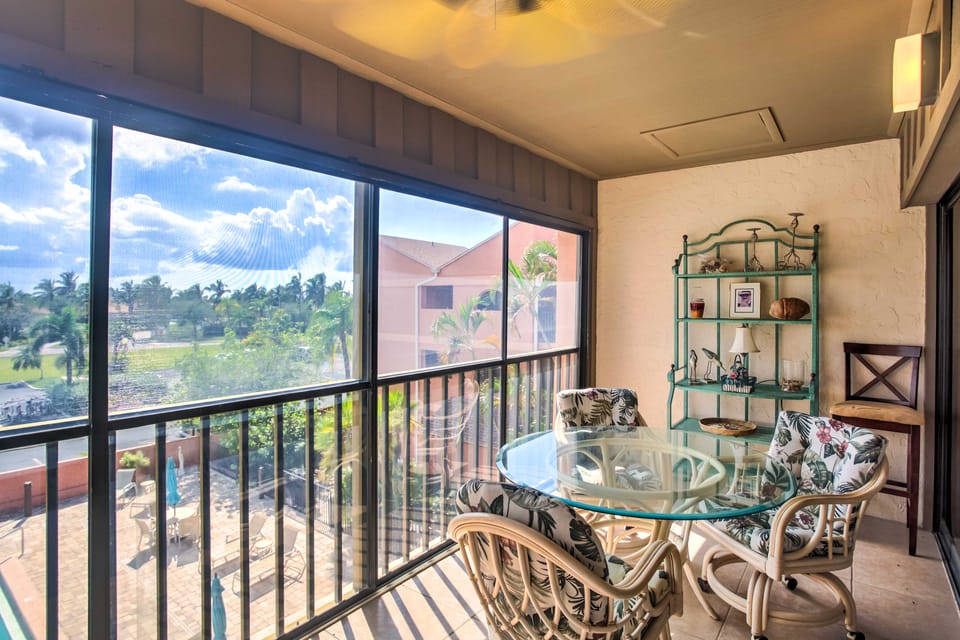 Resort-Style Condo w/ Pool: 19 Miles to Fort Myers Apartment in Burnt Store Marina