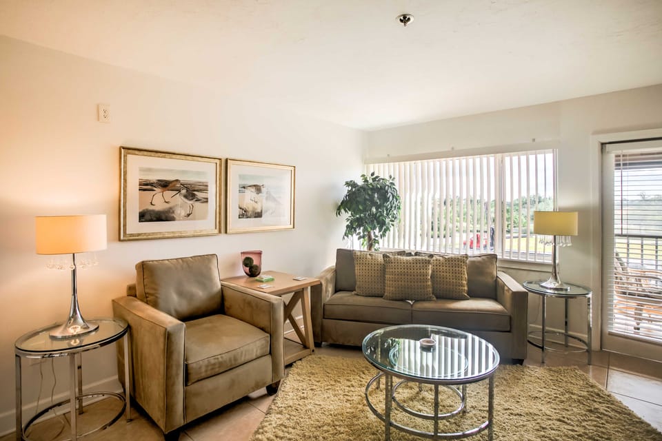 Resort-Style Condo w/ Pool: 19 Miles to Fort Myers Apartment in Burnt Store Marina