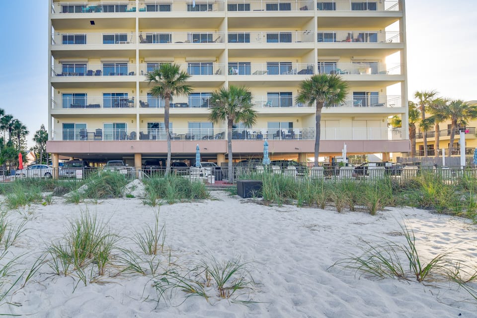 Patio! 5th-Floor Oceanfront Condo on Madeira Beach Apartment in Madeira Beach