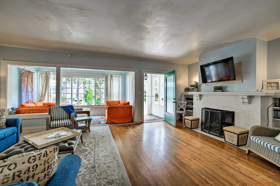 Steps to Avalon Bay: Sunny Catalina Island Home! Apartment in Avalon
