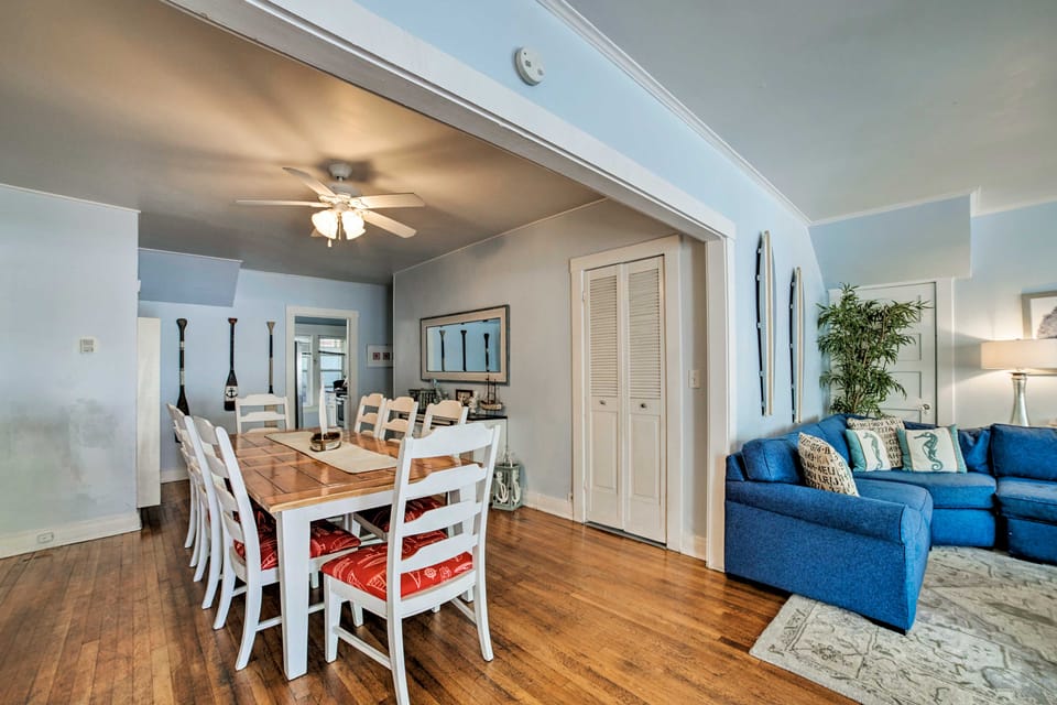 Steps to Avalon Bay: Sunny Catalina Island Home! Apartment in Avalon