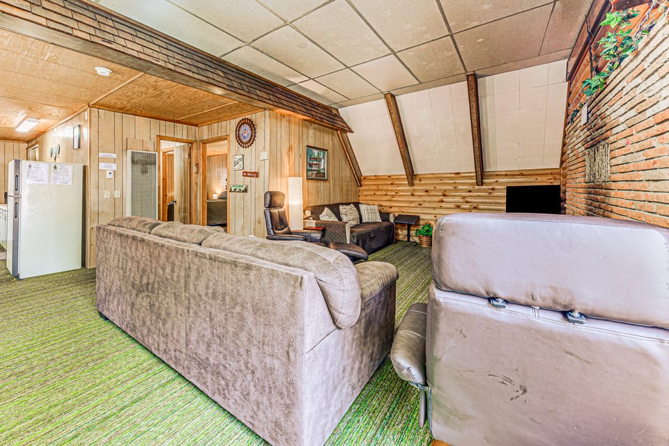 Woodsy Ruidoso Cabin w/ Scenic Porch & Mtn Views House in Ruidoso