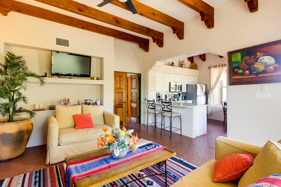Mountain Views & Private Jacuzzi: Tucson Casita House in Arizona
