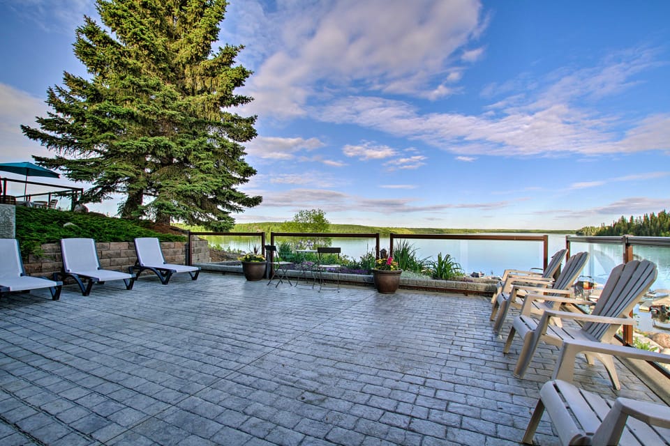 Pool, Lake & Golf Access: Pine Lake Cabin w/ AC! House in Alberta