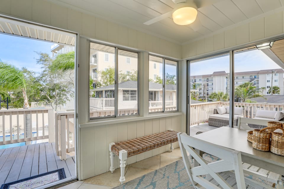 1/2 Mi to Beach! Siesta Key Home w/ Lanai Apartment in Florida