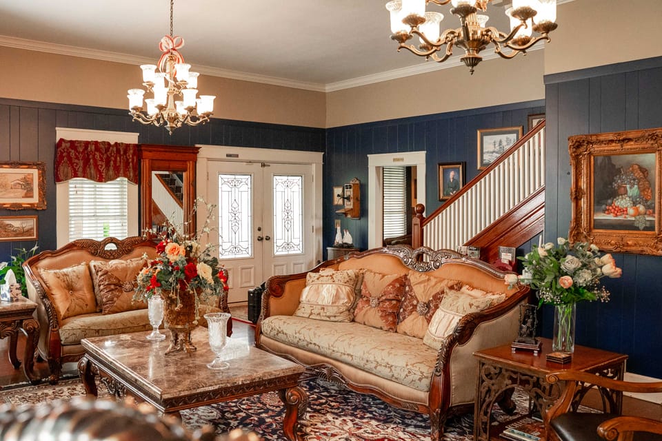 Historic Huntington Home w/ Pond & Flower Gardens! House in Texas