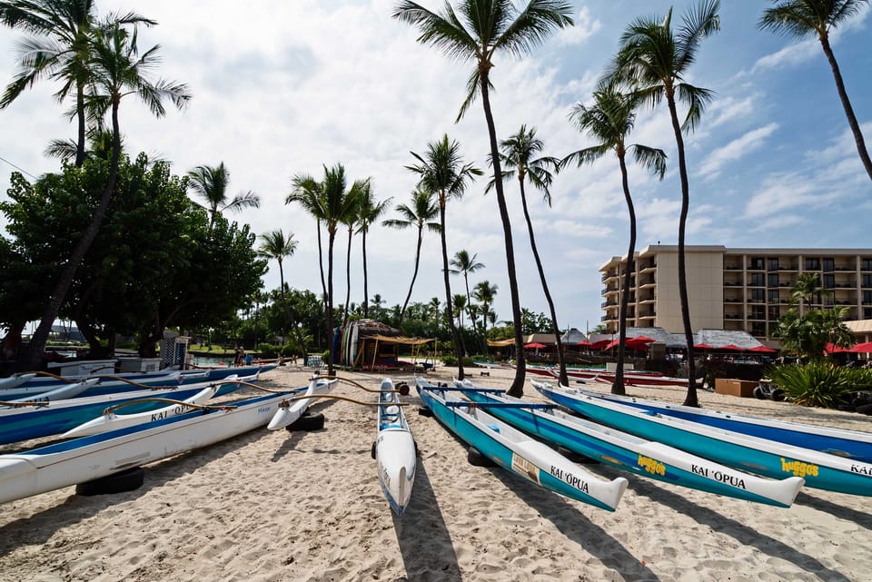 Kailua-Kona Condo w/ Lanai, Walk to Beach + Pier! Apartment in Holualoa