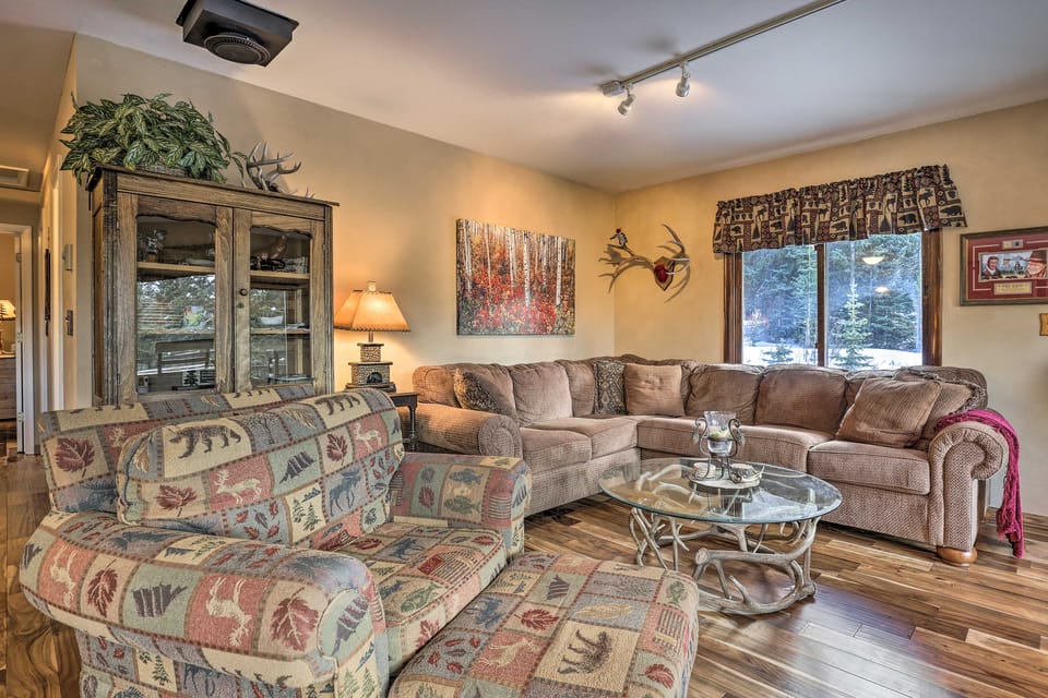 3 Mi to Ski Slopes! Hot Tub Haven in Breckenridge House in Summit County