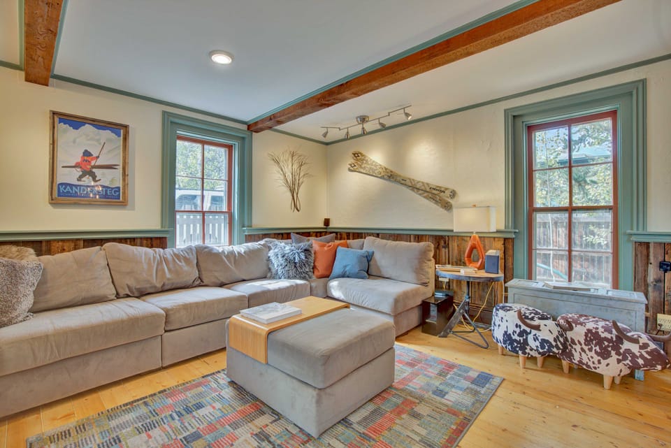 Walk to Ski Shuttle! Breckenridge Cabin w/ Hot Tub House in Breckenridge