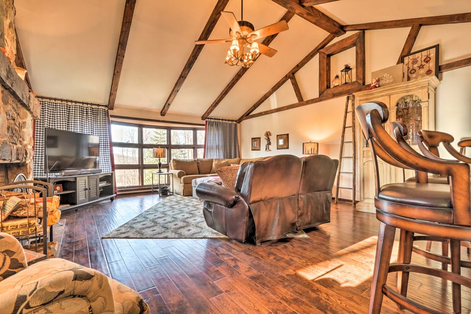Macungie Cabin w/ Fireplace Near Bear Creek Skiing House in Pennsylvania