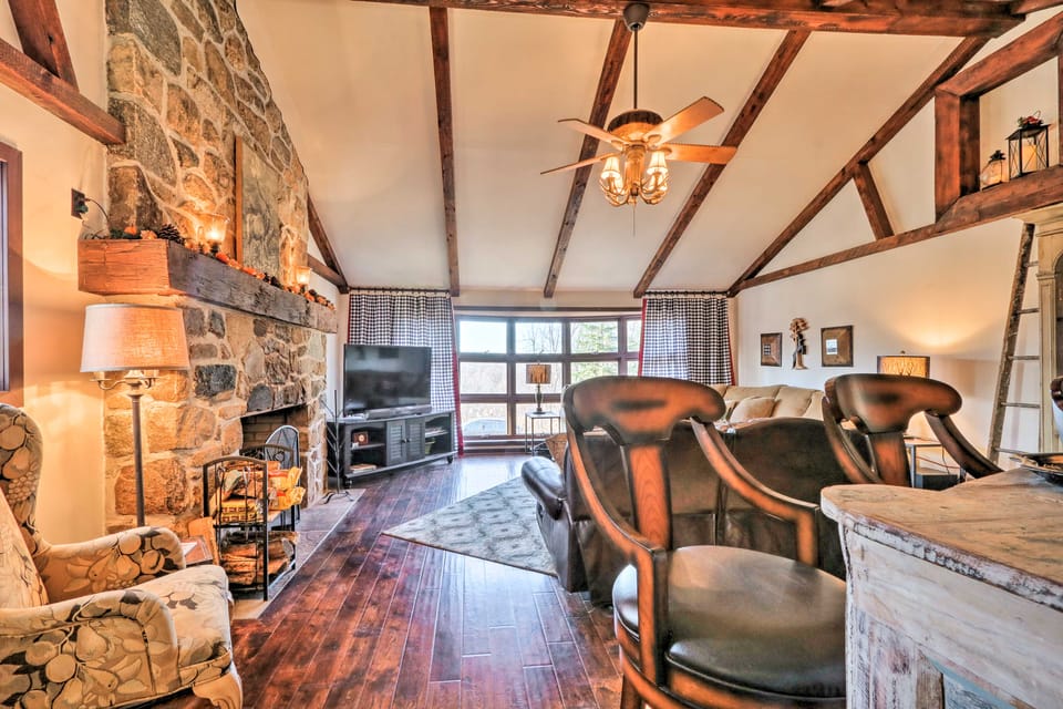 Macungie Cabin w/ Fireplace Near Bear Creek Skiing House in Pennsylvania