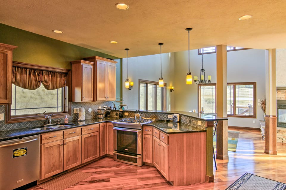 Hot Tub, Game Room! Black Hills Rally-Ready Estate House in North Lawrence