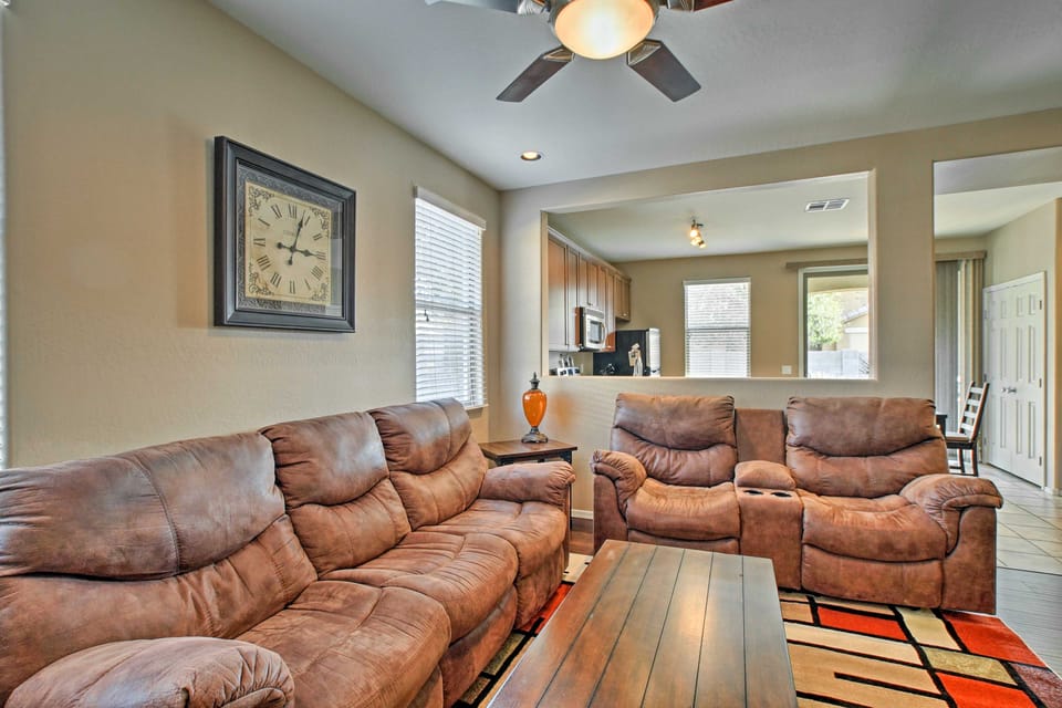 Dog-Friendly Retreat w/ Patio & Yard in Gilbert! House in Gilbert