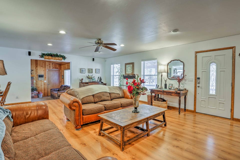 Game Room, Yard, Deck & Fireplace: Lakeside Home House in Rainbow Lake