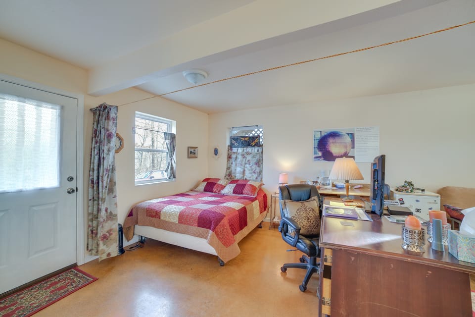 Cozy Rogers Studio Apt w/ Lake Access & Fire Pit! Apartment in Beaver Lake