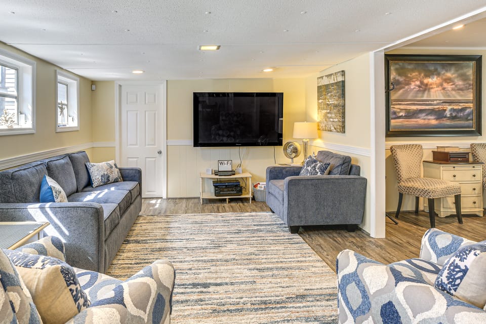 Walk to Ocean: Surfside Beach Home w/ Pool Access House in Surfside Beach