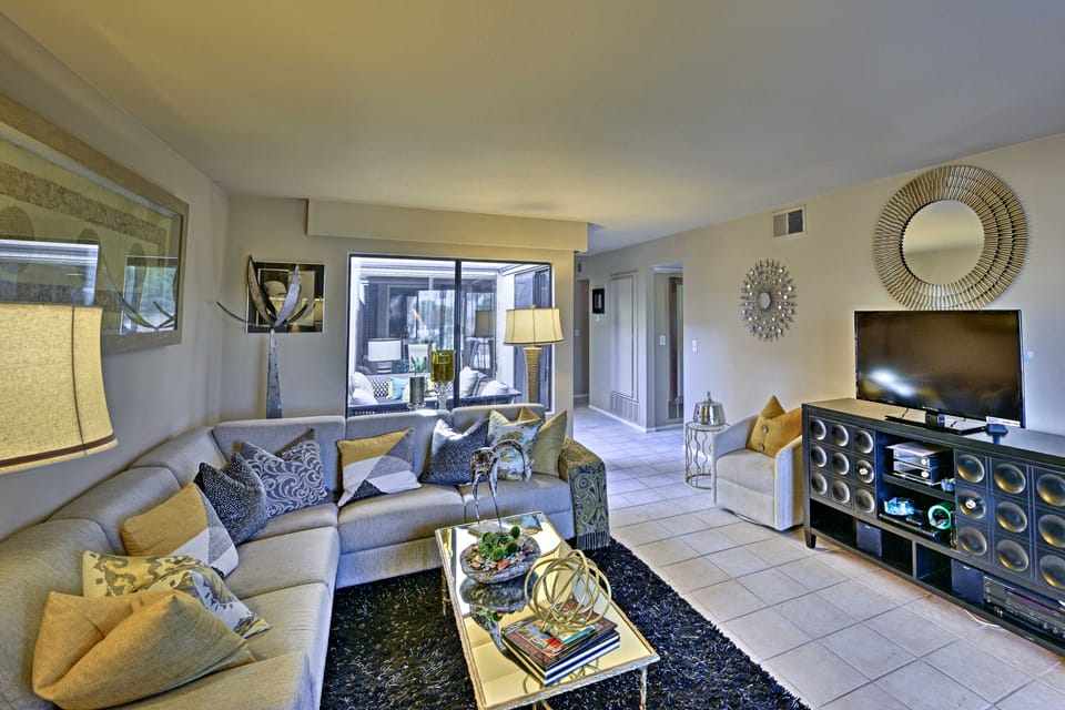 Patio & Mountain Views: Palm Desert Townhome Apartment in Palm Desert