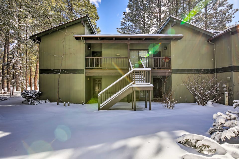 Steps to Golf Course: Condo w/ Grill in Pinetop! Apartment in Arizona