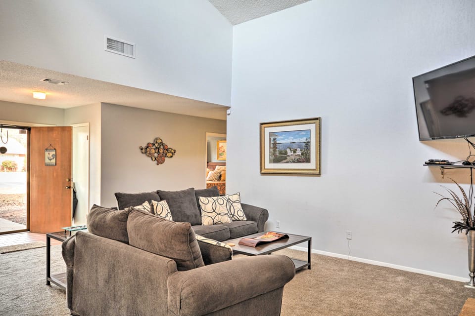 Lubbock Townhome w/ Grill Near TTU & Downtown! Apartment in Lubbock