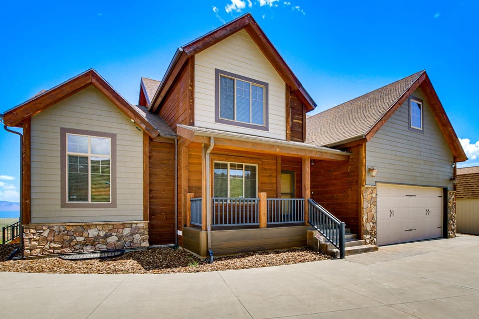 Private Beach Access! Luxe 7BR Bear Lake Cabin House in Bear Lake