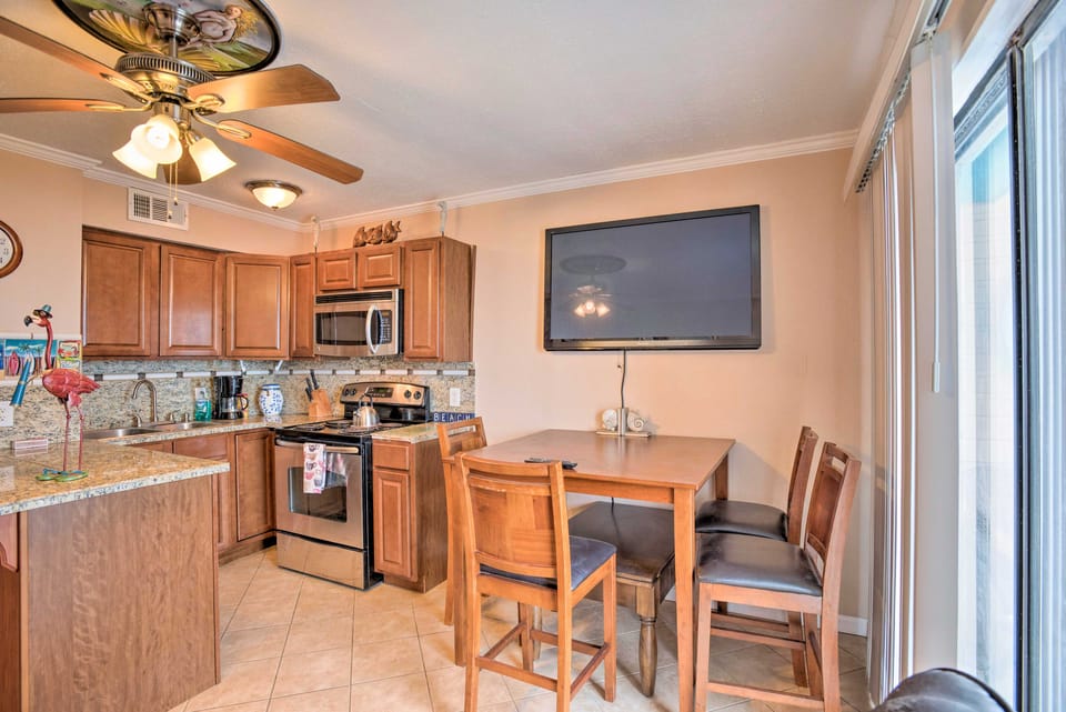 Oceanfront Corpus Christi Condo w/ Pool! Apartment in Nueces County