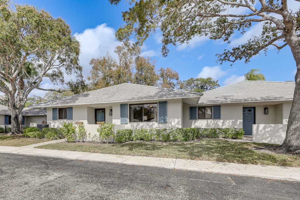 Golf Getaway w/ Patio in PGA National Resort! House in Palm Beach Gardens