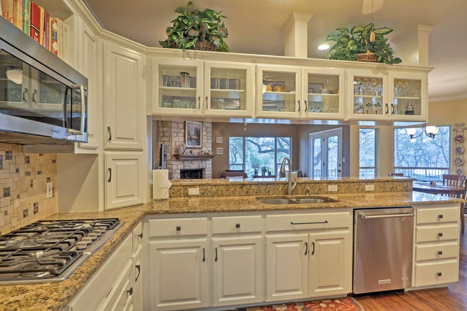 Round Rock Lakefront Home w/ Water Toys & Fire Pit House in Cedar Park