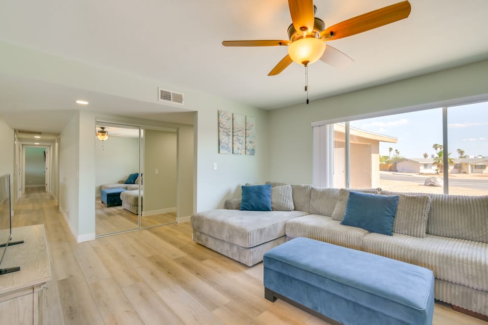 Location! Home w/ Pool 1 Min to McCulloch Blvd House in Lake Havasu City