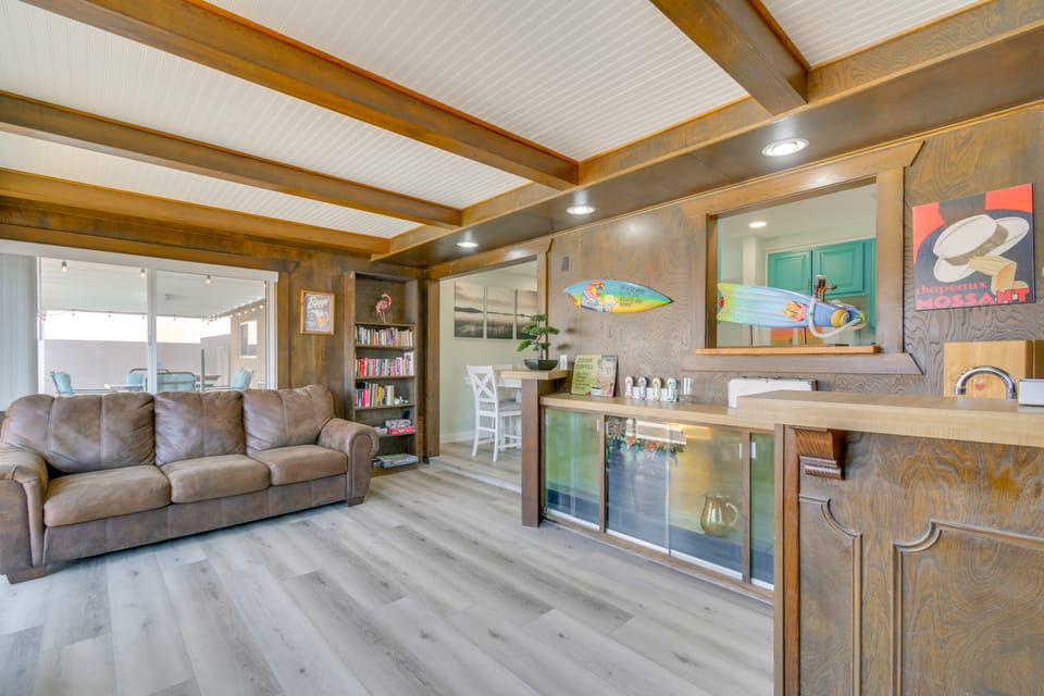 Location! Home w/ Pool 1 Min to McCulloch Blvd House in Lake Havasu City