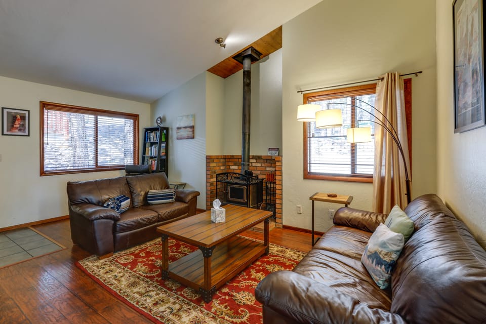 10 Mi to Downtown Flagstaff: Home w/ EV Charger House in Kachina Village