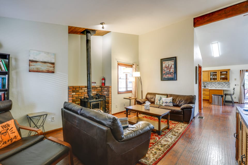 10 Mi to Downtown Flagstaff: Home w/ EV Charger House in Kachina Village