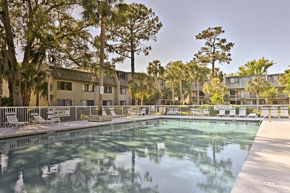 Hilton Head Condo: Walk to Coligny Beach & Plaza! Apartment in South Forest Beach