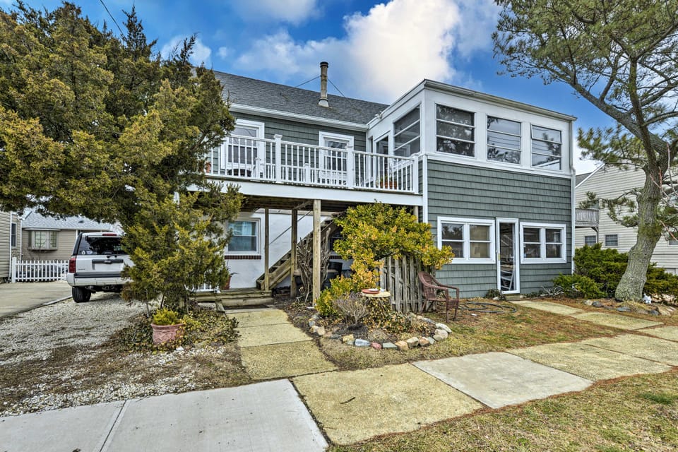 Seaside Park Apt: Outdoor Shower, Walk to Beach! Apartment in Seaside Park