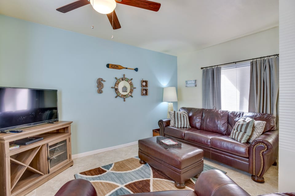 Padre Island Condo w/ Pool Access - Walk to Beach! Apartment in North Padre Island