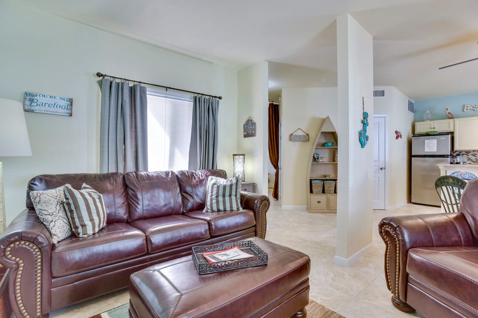 Padre Island Condo w/ Pool Access - Walk to Beach! Apartment in North Padre Island