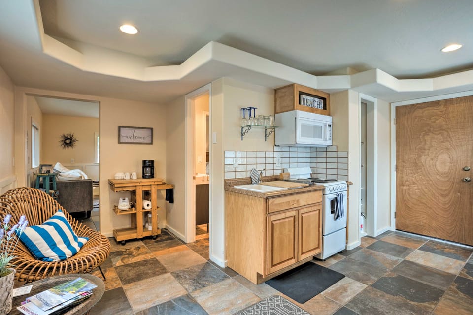 Brookings Vacation Rental Studio - Walk to Town! Apartment in Brookings