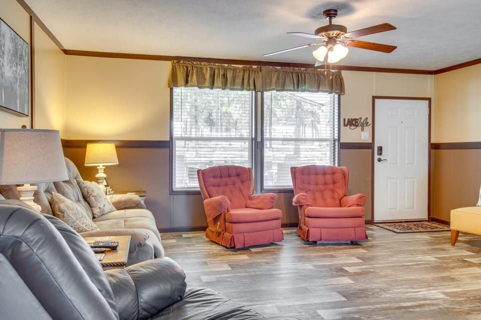 Greers Ferry Lakefront Home w/ Deck & Boat Slips! House in Greers Ferry Lake