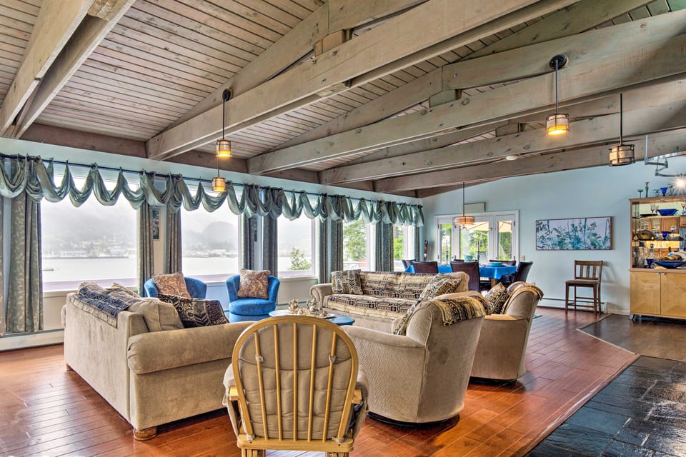 Waterfront House w/ Glacial Views - Near Downtown! House in Juneau