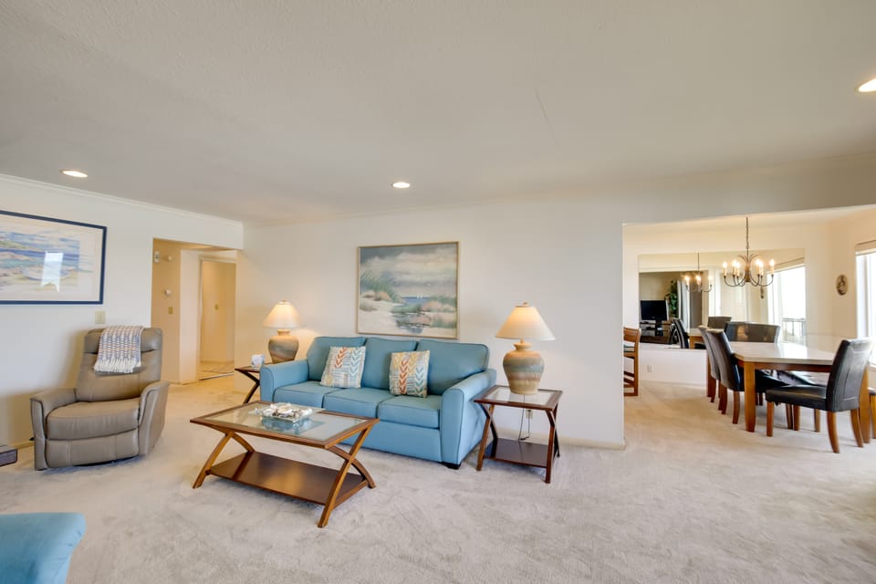 Lincoln City Vacation Rental w/ Pool & Ocean Views Apartment in Lincoln Beach